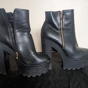 Chic Black Platform Heeled Boots